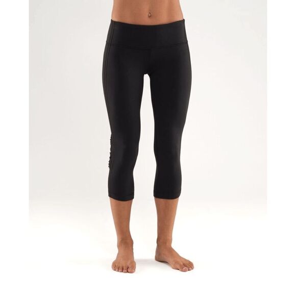 Lululemon Wunder Under Cropped Black Tights - Picture 2 of 4